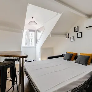 le-saphir-joli-studio-en-plein-centre-ville-avec-climatisation.hotels-rhonealpes.com/