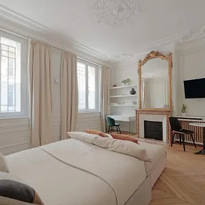  Appartement Studio Quartier Champs Elysees 1