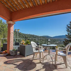 https://les-canebires.fr-provencehotel.com